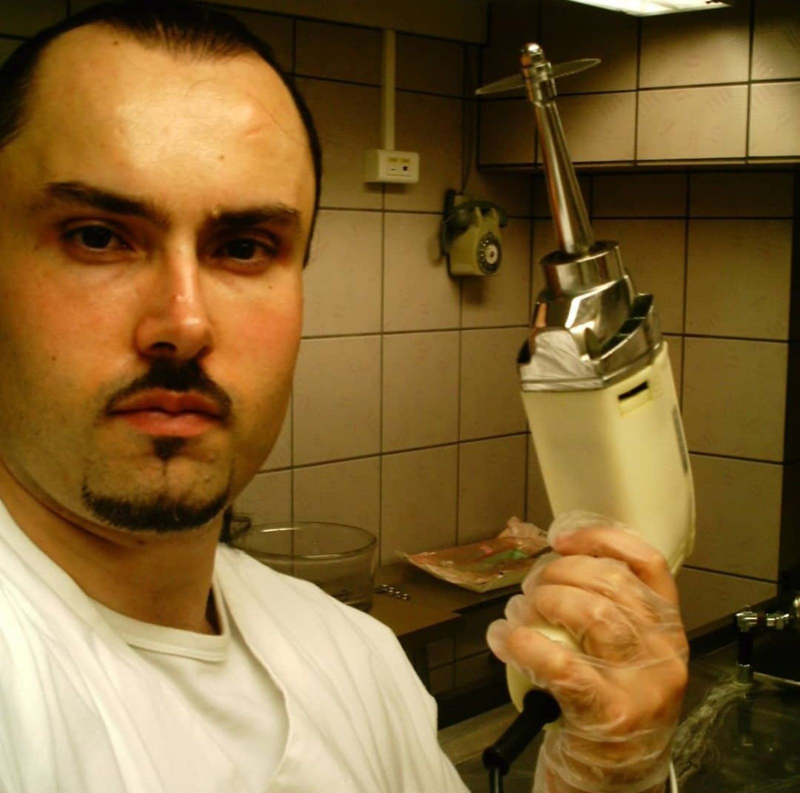 克勞斯曾經為了吃人肉而殺人。圖/翻攝自X