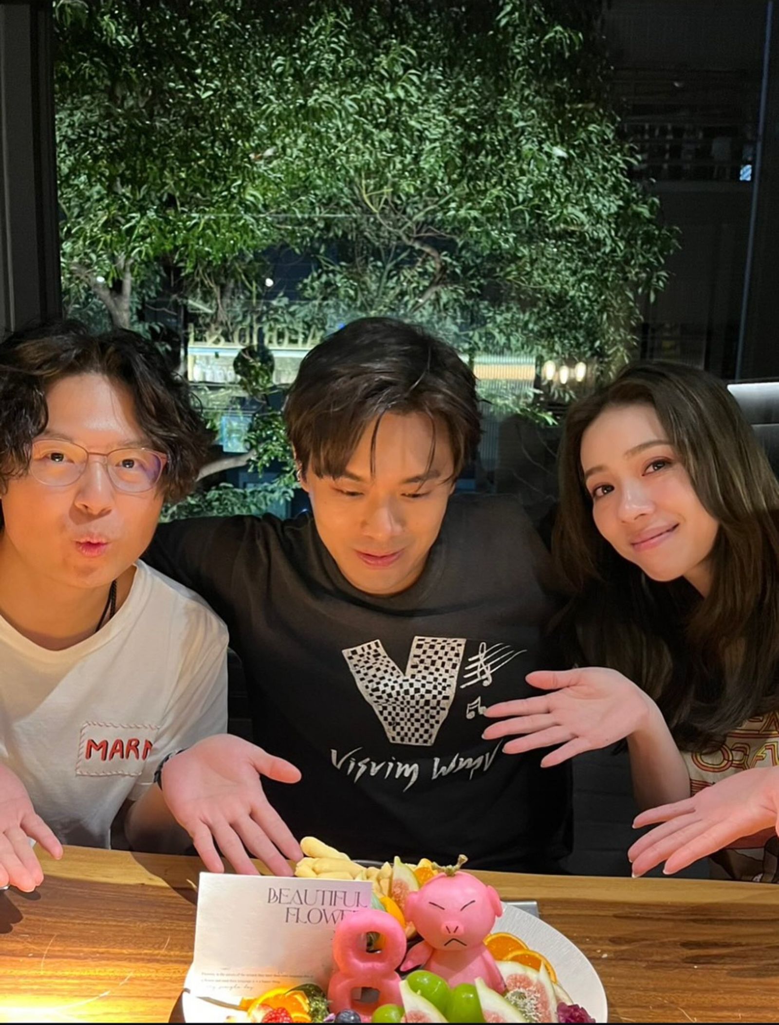 告五人如今已貴為天團,3人仍保持初心、處事依舊平易近人。翻攝panedwardg26669 IG