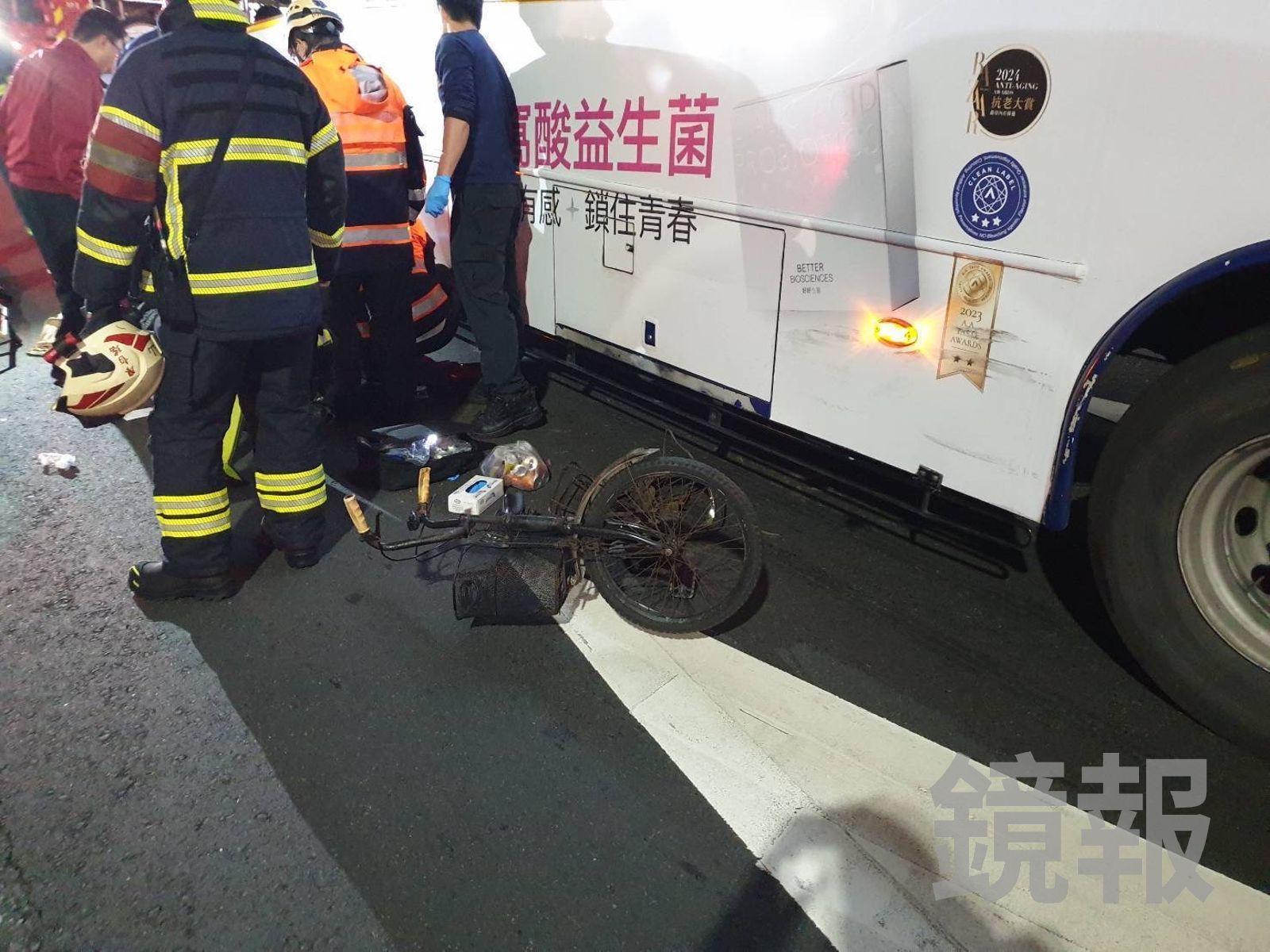 北市公車右轉撞單車　7旬婦受困車底傷重不治