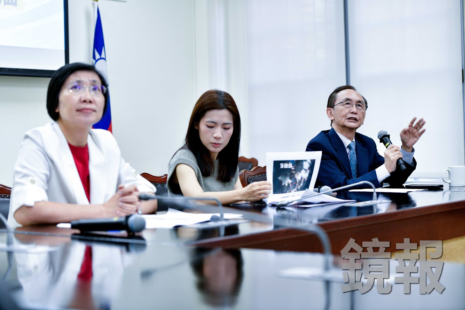 《美麗島電子報》董事長吳子嘉指控民進黨新竹縣長參選人鄭朝方胞弟鄭朝名涉嫌恐嚇。資料照片。攝影李智為