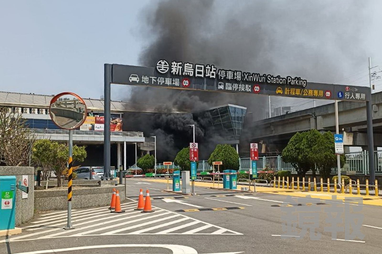 濃煙灌入月台險況曝！烏日高鐵特區驚傳火警　台鐵外包回收場自燃　列車一度斷電受阻