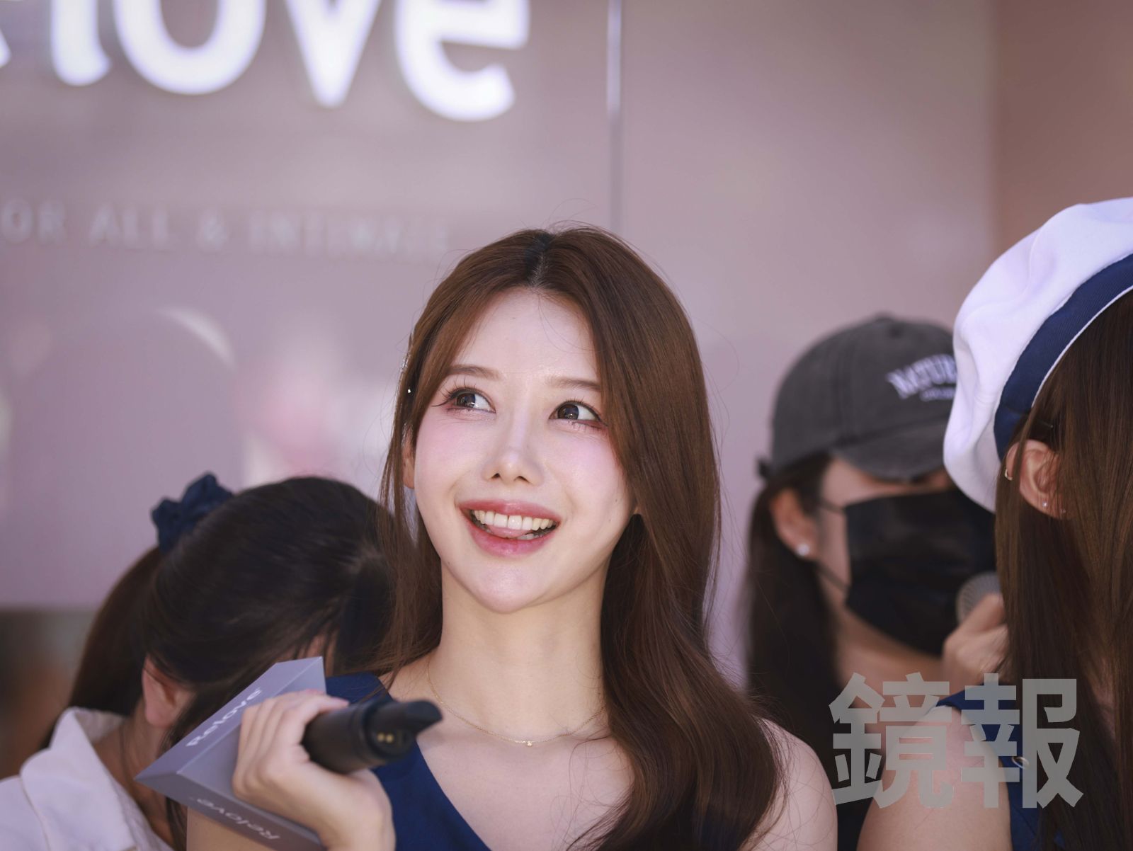 李雅英今日低調到花蓮幫忙清淤泥，沒想到被發現。劉耀勻攝