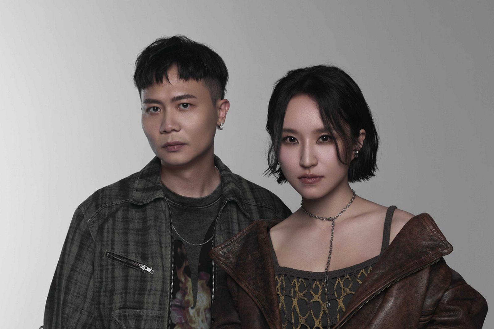 蕭秉治測謊機「拷問」同門女歌手　兇狠對視：超害羞