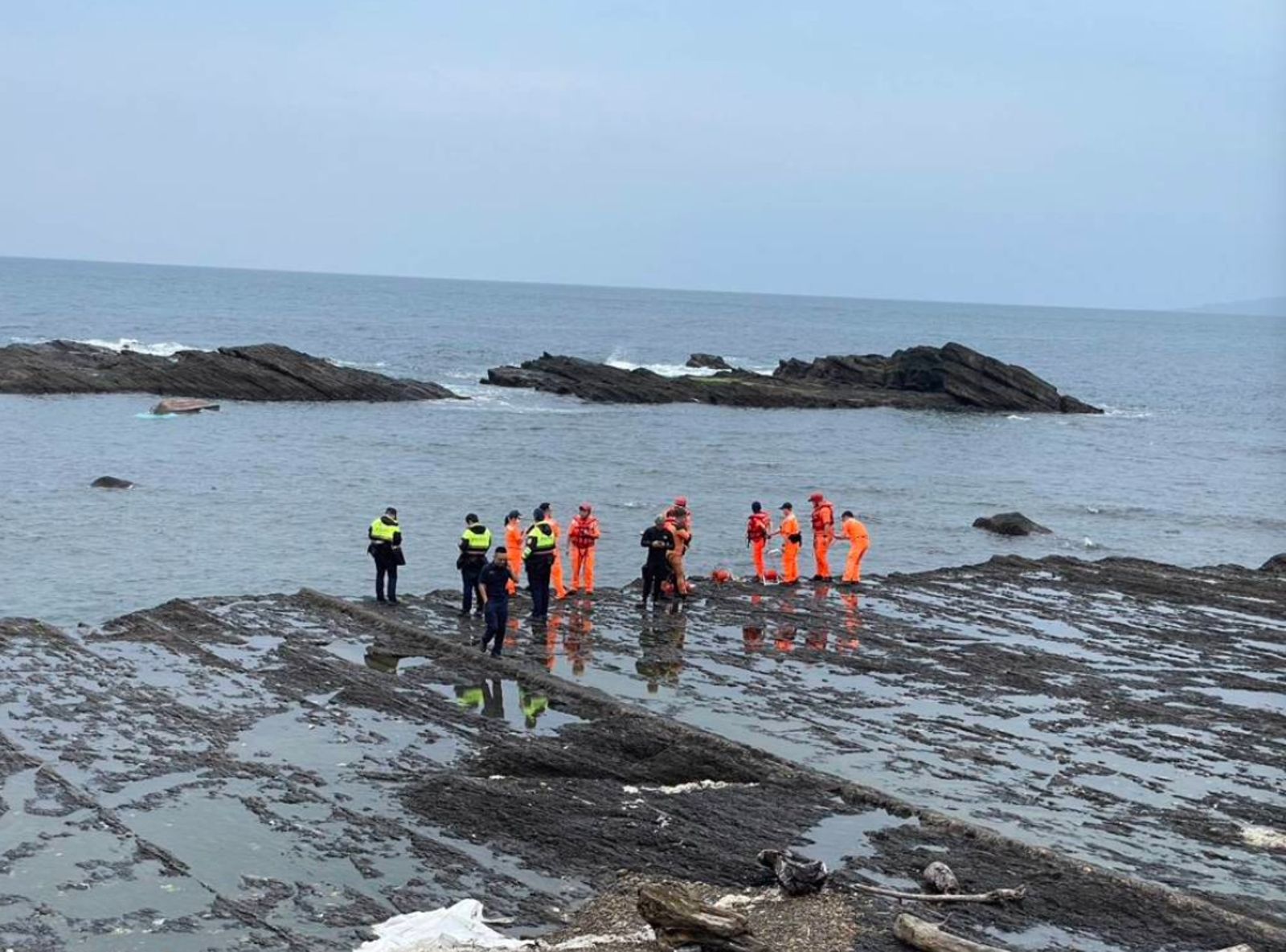 快訊／東北角龍洞海域突傳翻船事故　船長落海失聯海空搜救中