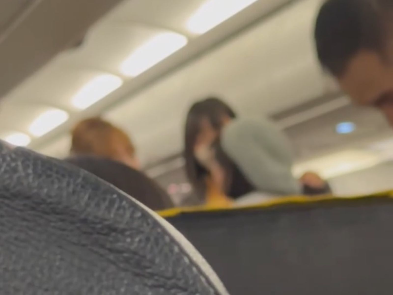 獨家／虎航機上暴力！婦穿鞋被撞抓狂　空姐道歉遭「狠抽耳光」