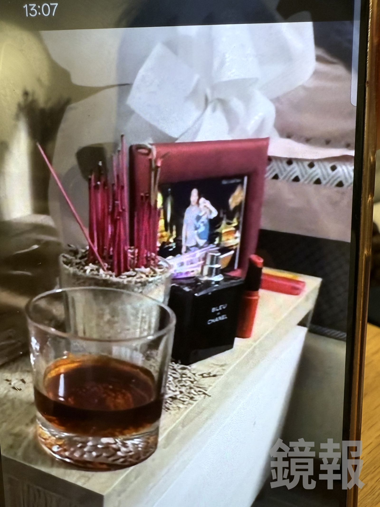 潘俊安在家中設小靈堂。潘俊安提供