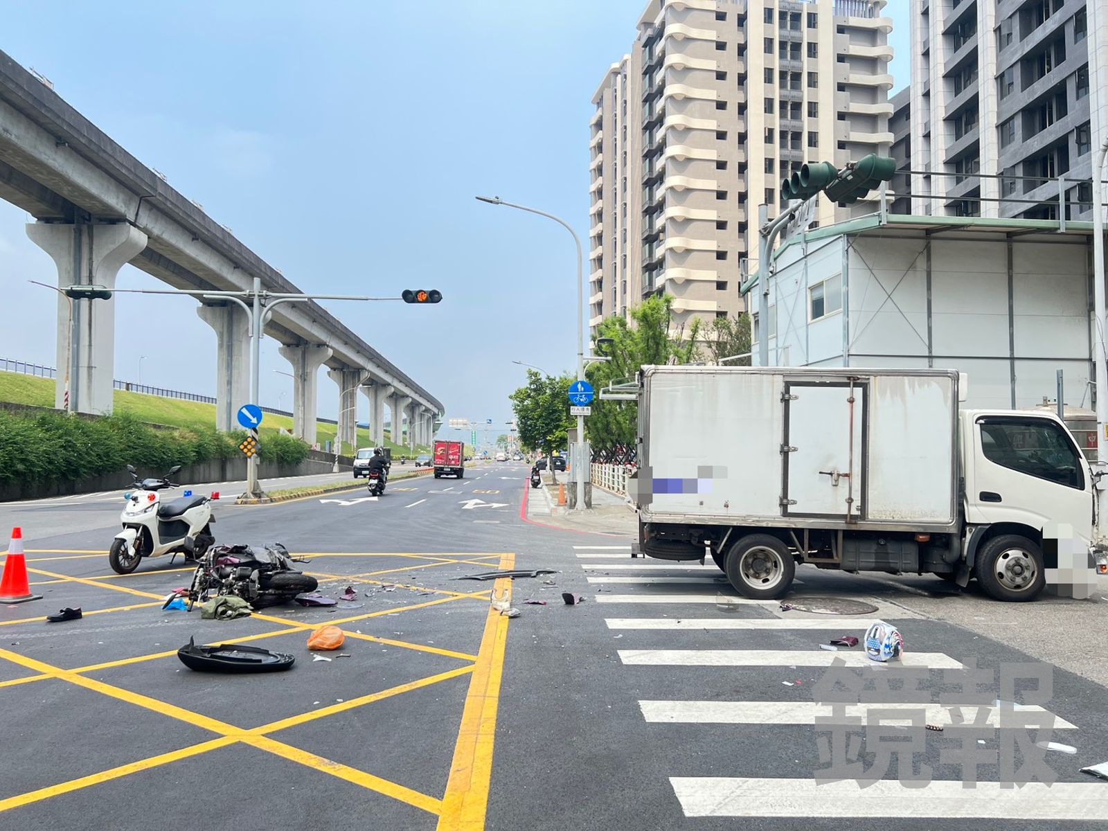 貨車左轉未禮讓？　三重機車騎士車毀人亡