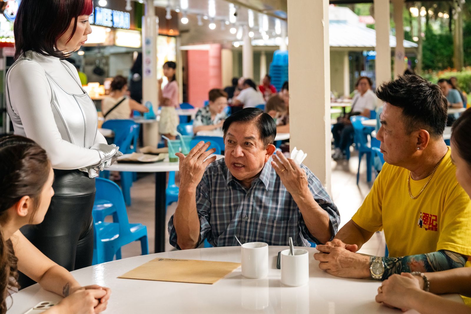 AI機器人床戲初體驗！莫小玲「床戰」程旭輝被嫌：抱油桶