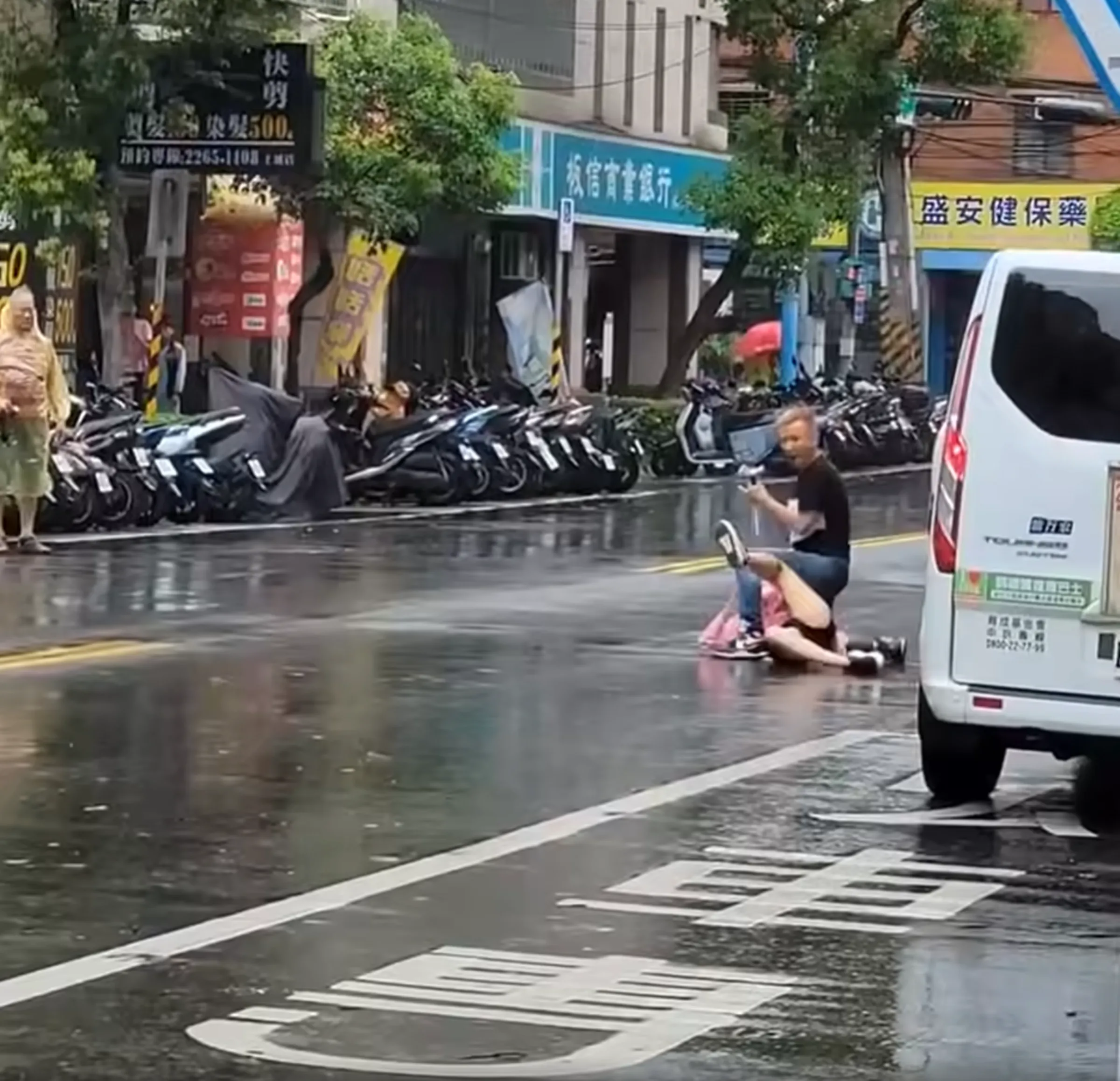 謝男在眾目睽睽下殺害兩人,畫面曝光後震驚全國。資料照片