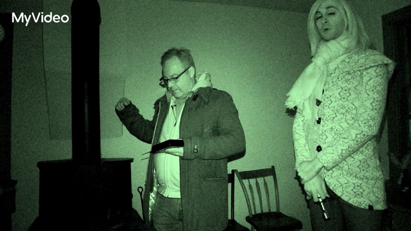 《敲敲鬼》是一檔旅遊結合靈異探索的節目。台灣大哥大MyVideo提供