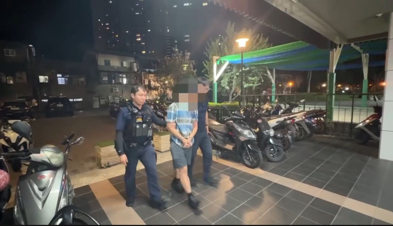 「2條通」還敢囂張!板橋男超商亮刀亂嗆 對象竟是「議員秘書」...一覺醒來警察已在家門口