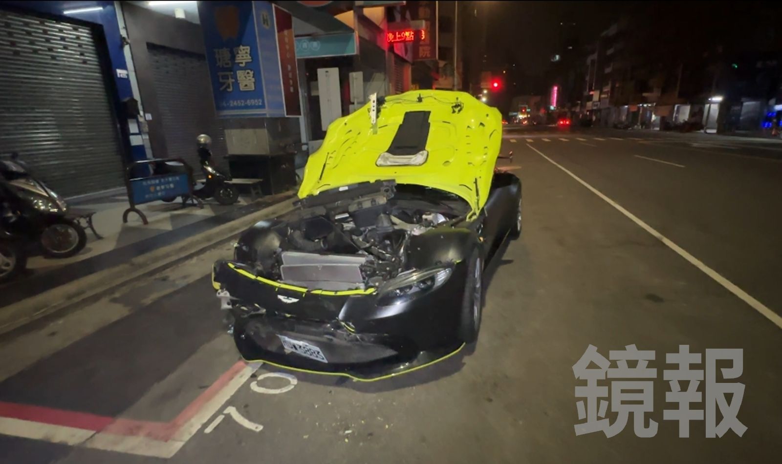 租1400萬奧斯頓馬丁爽當007　連撞3車成廢鐵　駕駛成「龐德」來去無蹤