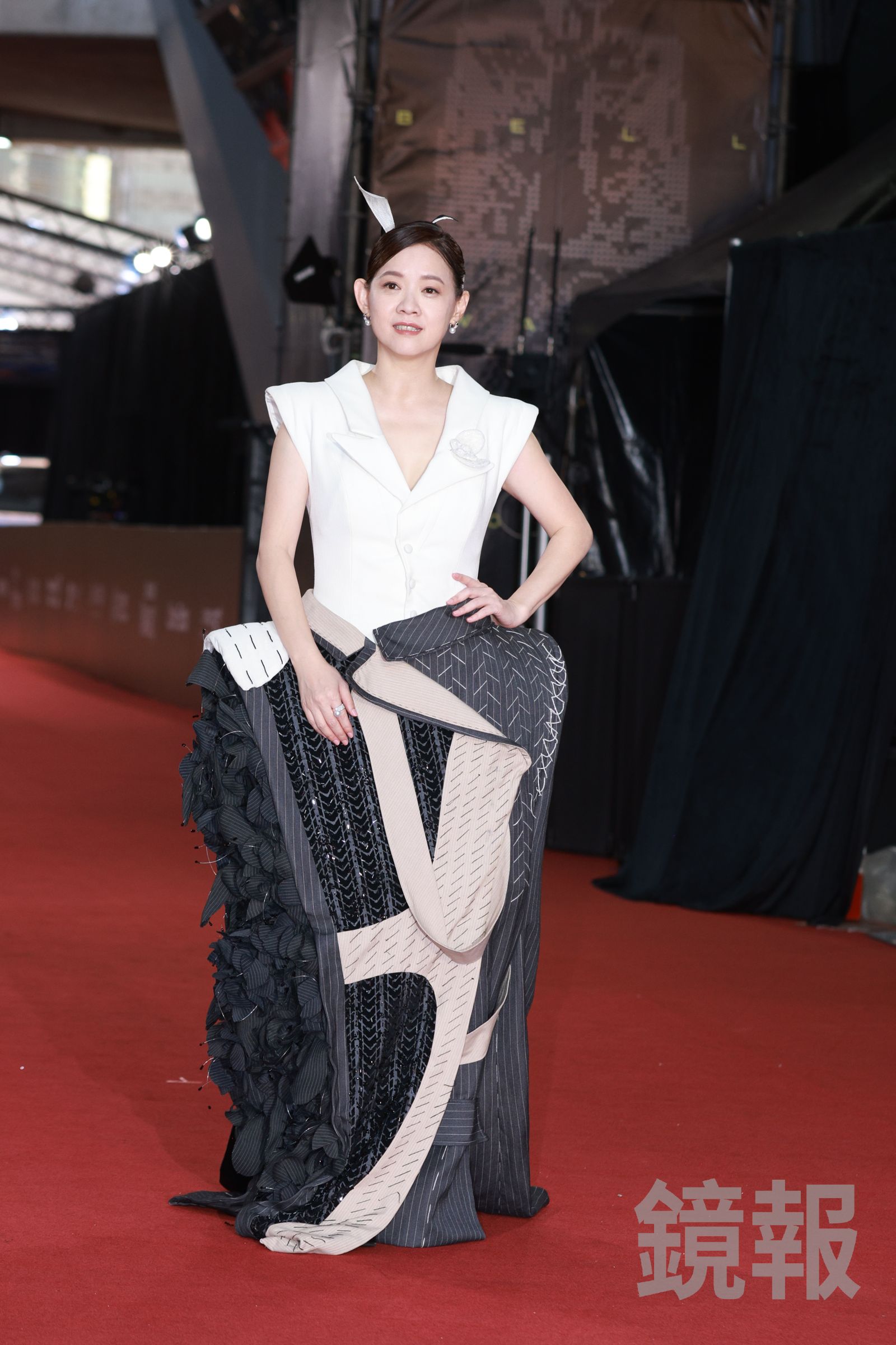 曾寶儀的禮服別出心裁。攝影組攝