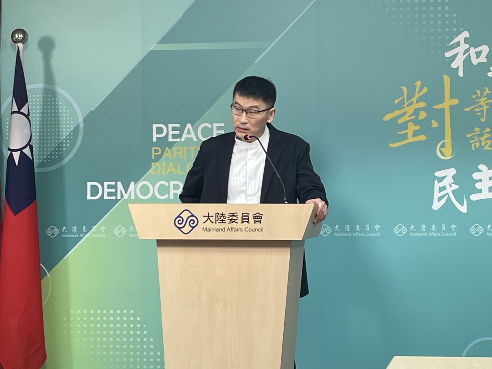 翁曉玲刪光陸委會媒宣費嗆「有一張嘴就好」 梁文傑反酸:很看得起我