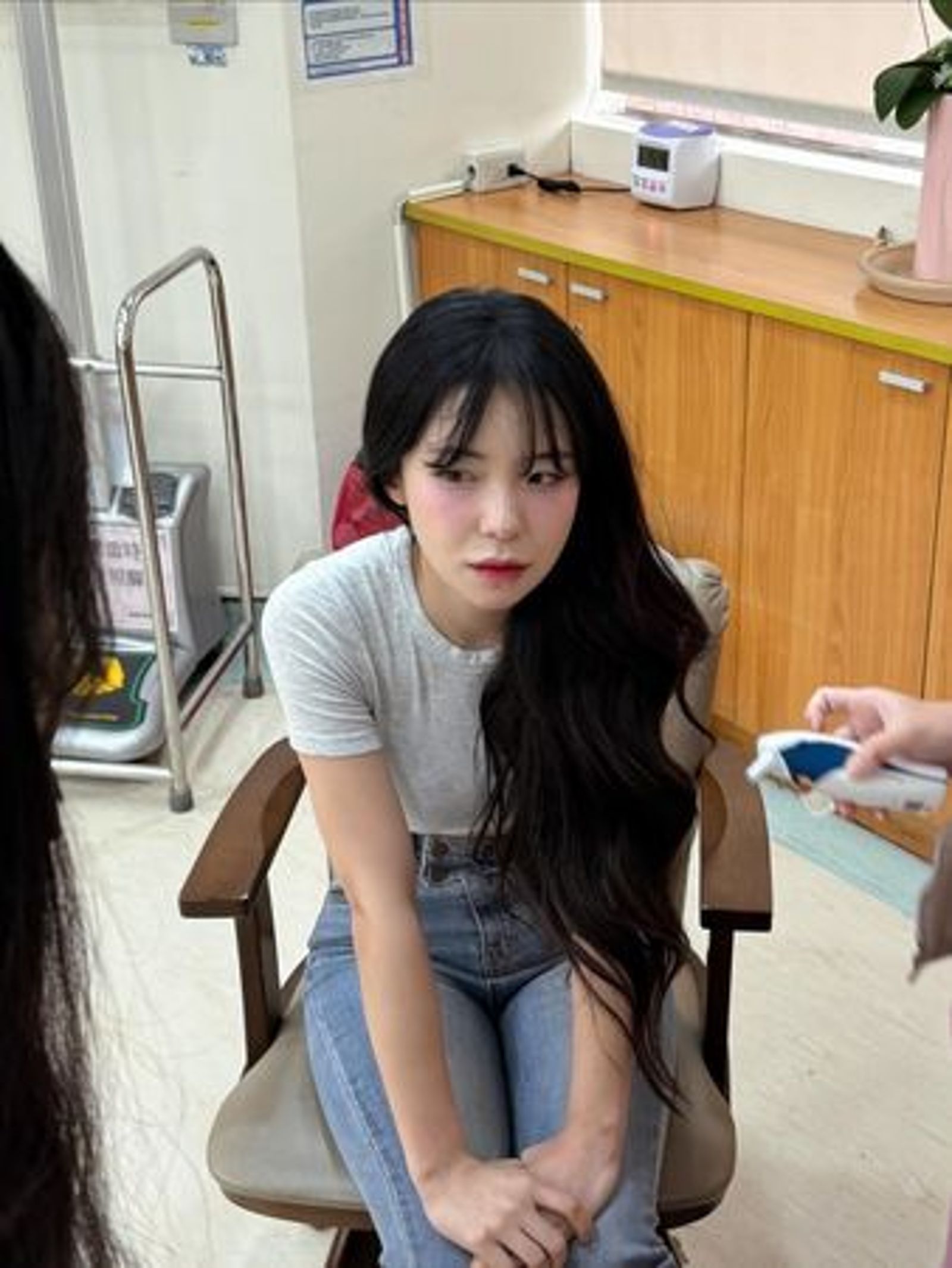 2李多慧去醫院打針，看起來無精打采。翻攝李多慧threads