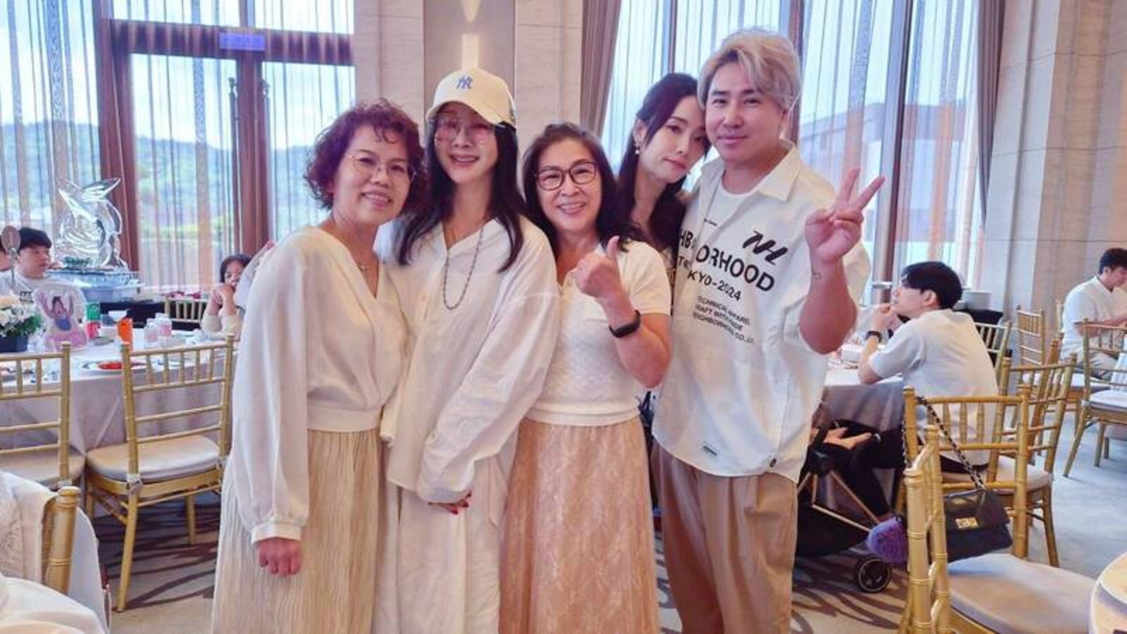 歐漢聲女兒抓周 「神祕嬌妻」現身　緊黏老公破除婚變傳聞