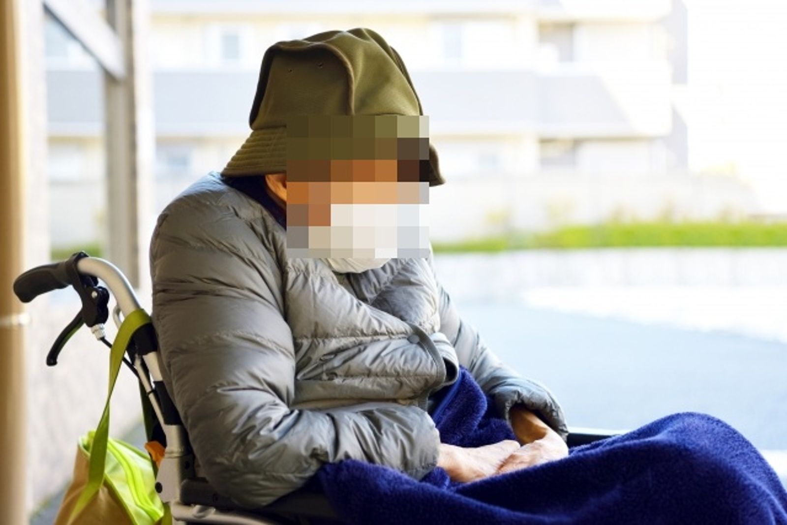 8旬母患極重度心肺衰竭!她控居服員讓她「自推輪椅走數百公尺」還嘲諷:很會演