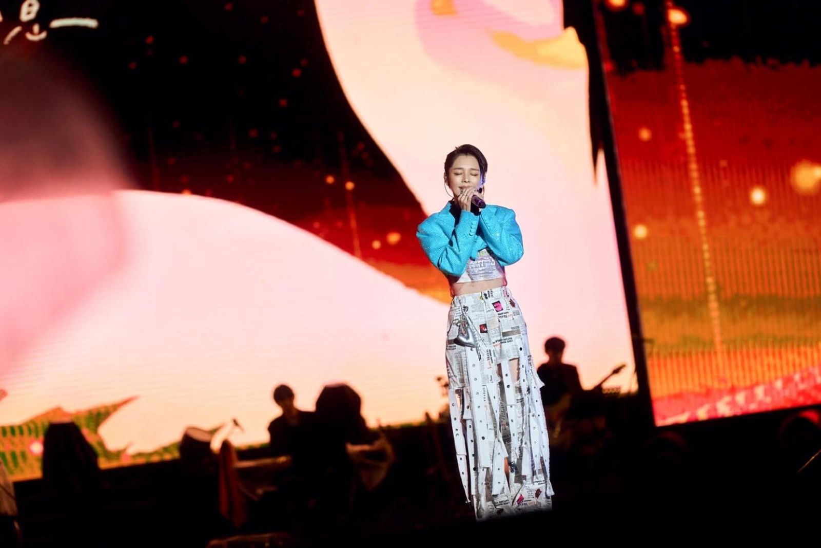 徐若瑄及王心凌等女星捐出二手衣物義賣。Yahoo購物提供