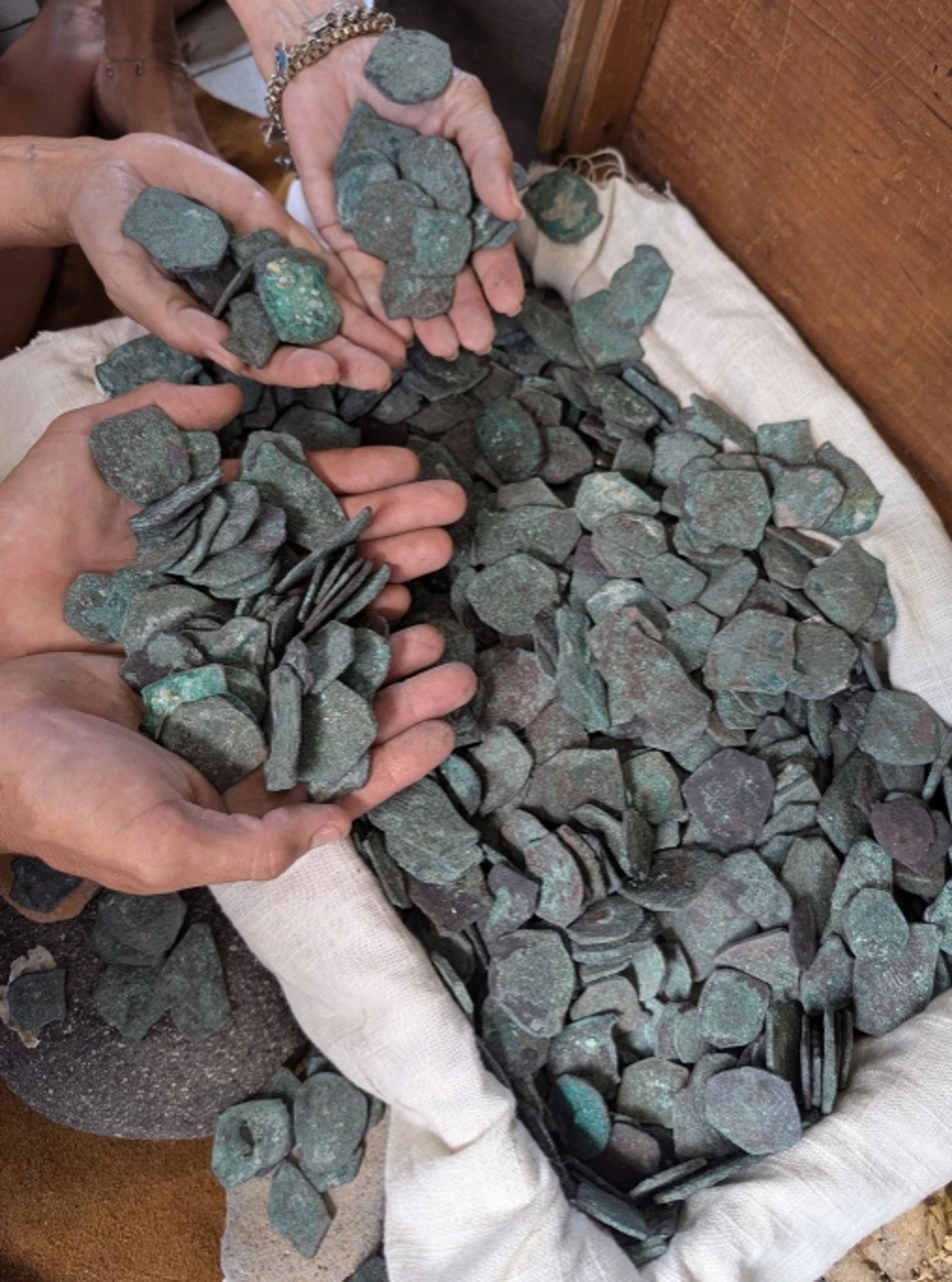 失落300年寶藏現身！打撈出千枚古幣…鑄造細節曝光「市值破百萬美元」 - 鏡週刊Mirror Media