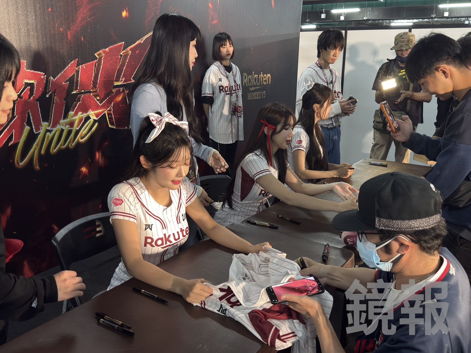 現場直擊/韓援簽名會塞爆大巨蛋!樂天桃猿領隊超吃驚:在日本沒有這樣...