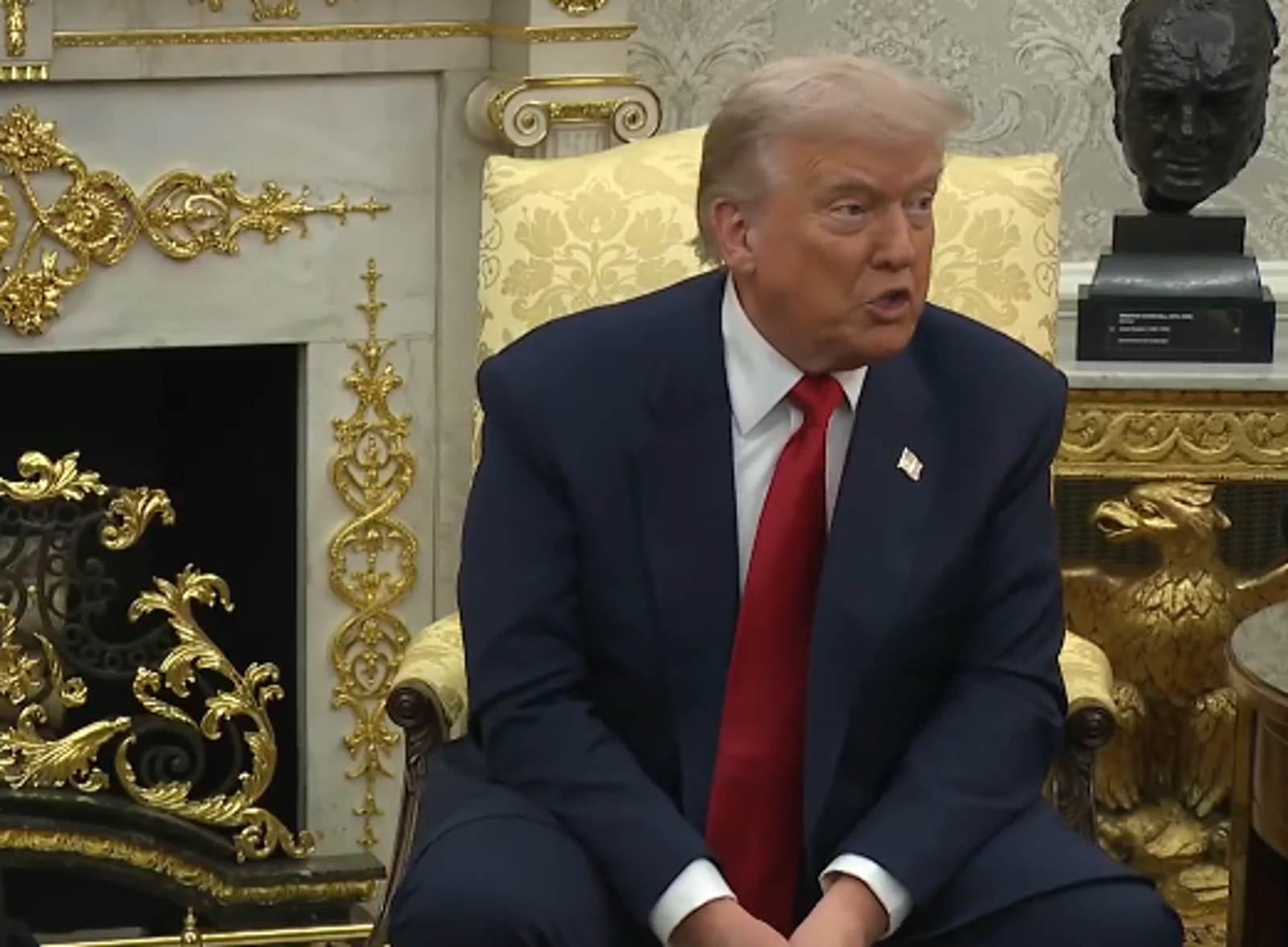 川普被問淫魔電郵案崩潰飆罵記者「閉嘴!」 再爆曾幫前總統「服務」掀熱議