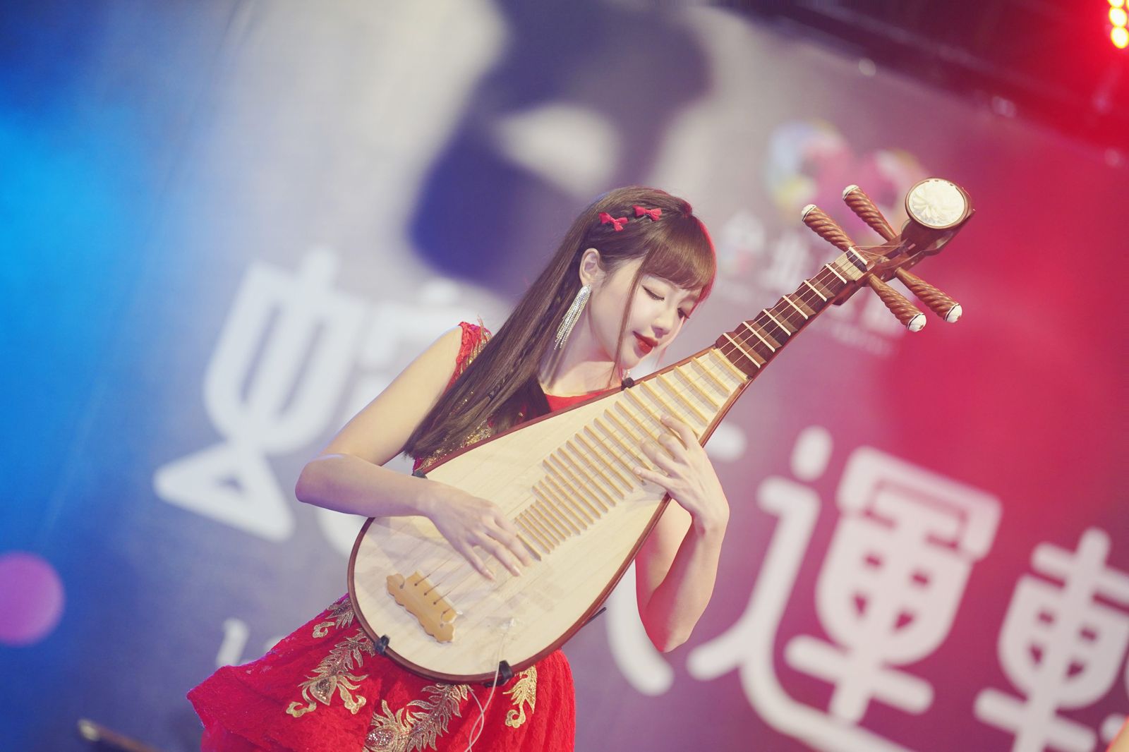 丘涵苦練二十年琵琶。麥卡貝網路電視提供