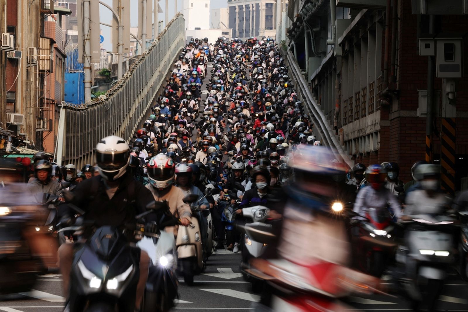 低匯率、低稅賦與低體感:台灣經濟繁榮中無可迴避的三低結構