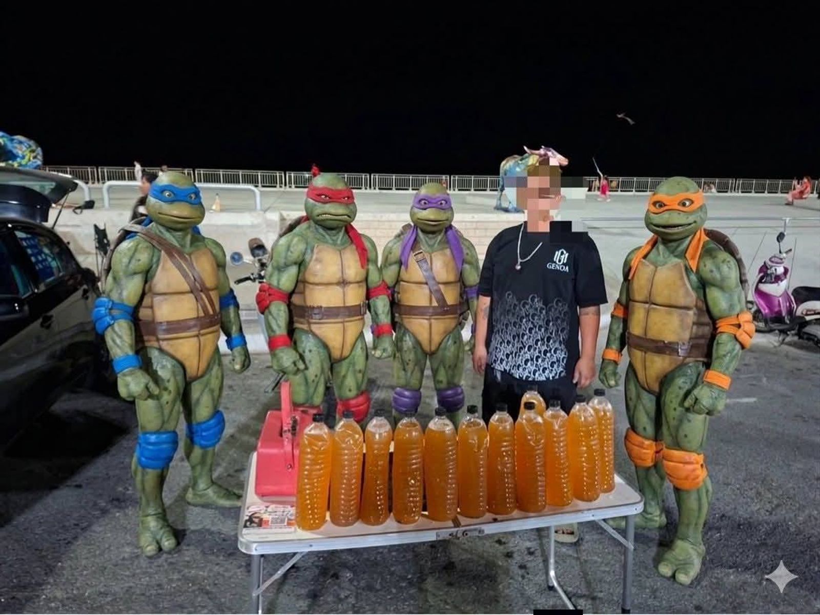 警扮忍者龜緝毒抓到了!現場畫面曝光 警「科學辦案」