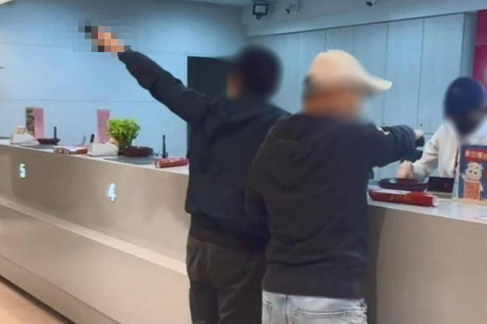 南投床墊工廠爆搶案!「長短槍」押被害人進辦公室逞凶 近80萬現金金飾搜刮一空