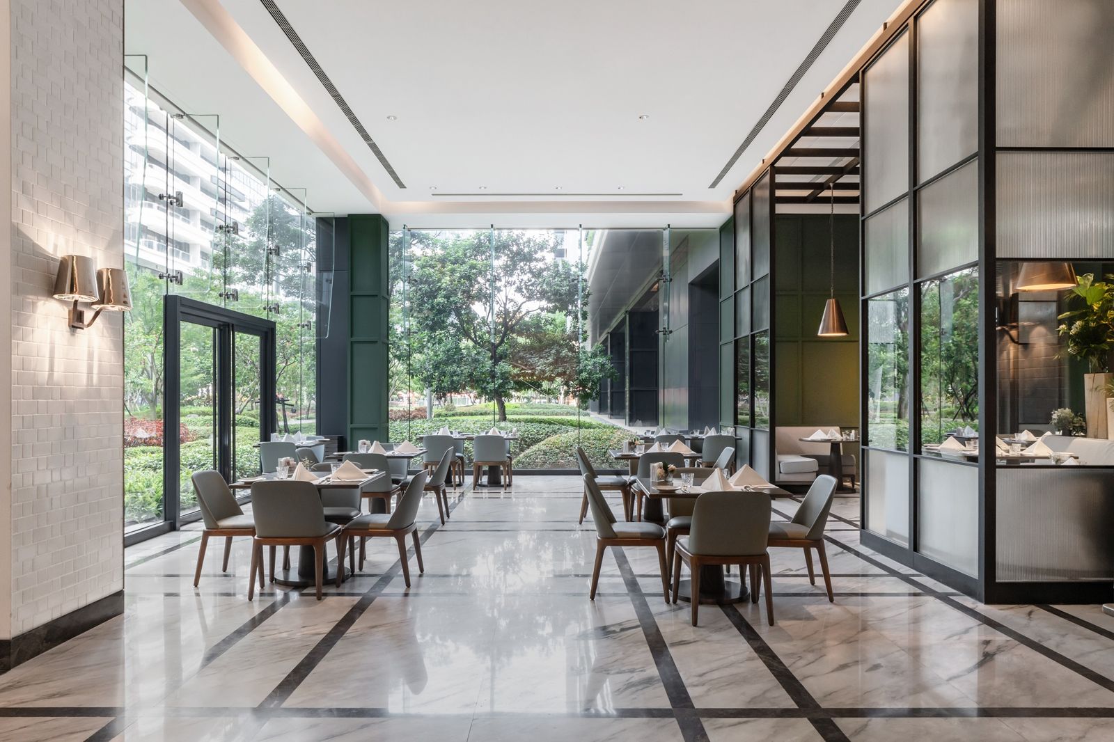 平日到buffet餐廳「Garden Kitchen」,雙人用餐,第二人只要111元。(台北萬豪酒店供圖)