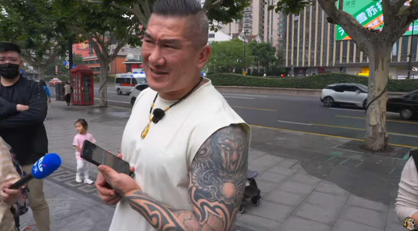 館長遊上海被正面突襲問「你哪國人?」 靜默3秒後這樣回答