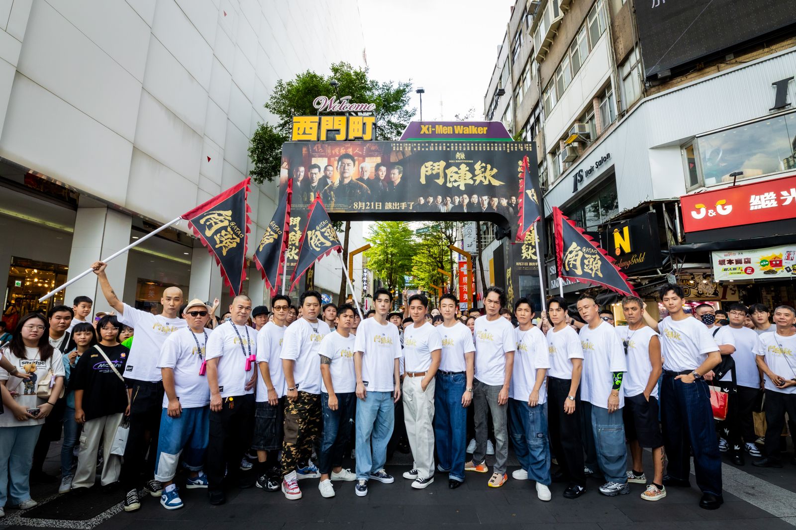 《角頭-鬥陣欸》在西門町掃街 。曼尼娛樂提供