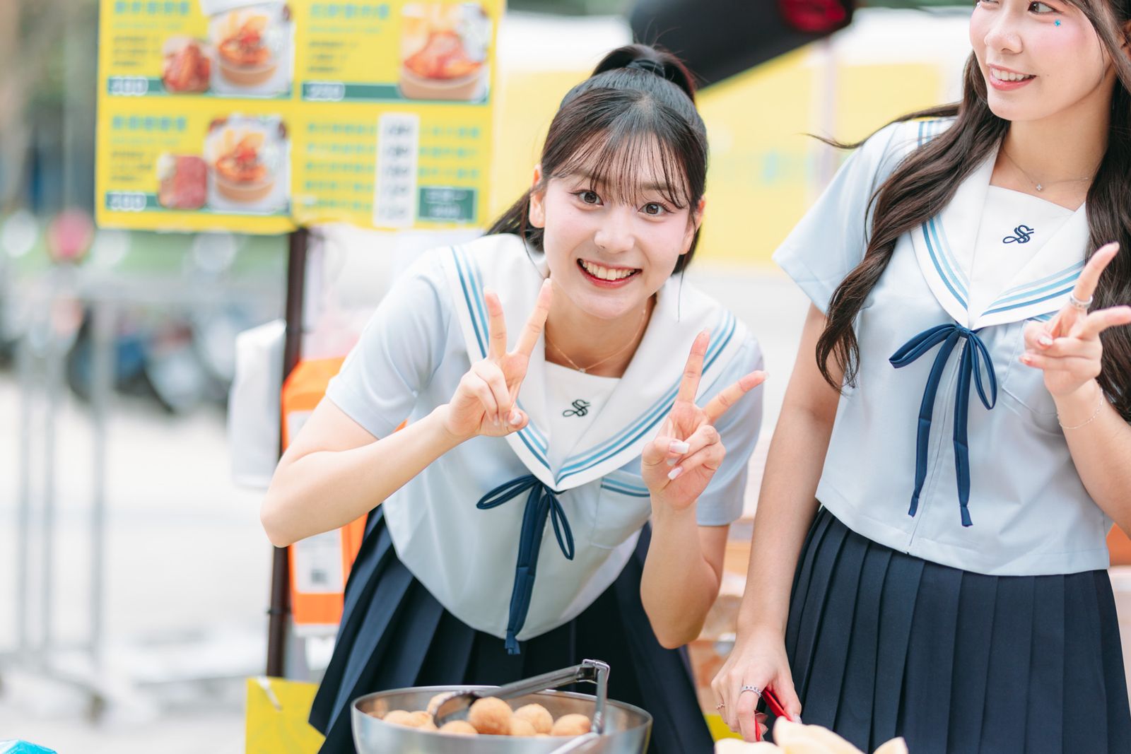 「女神福利社」開張!洋基女孩制服誘惑 睦那京「偷吃」被當場抓包