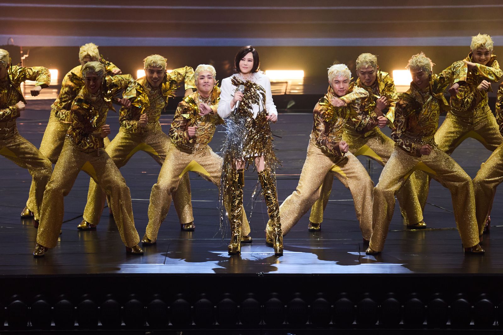 江蕙今開唱才半小時緊急道歉了！鬆口染A型流感：連話都講不出來