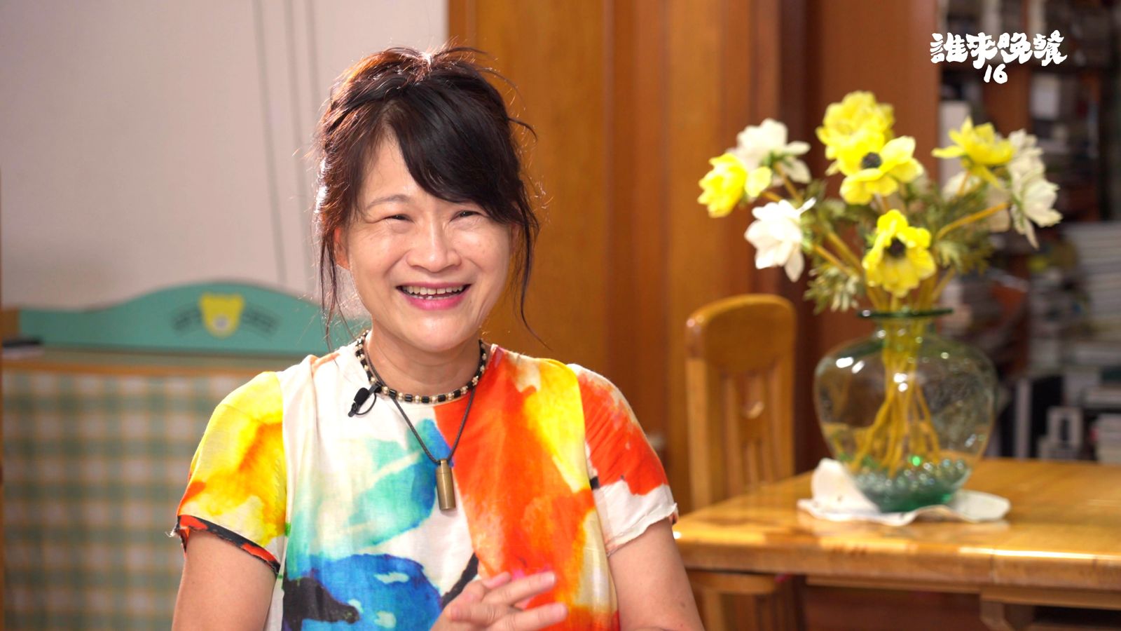羅思容大方分享面對高齡長者的照護挑戰。公視提供