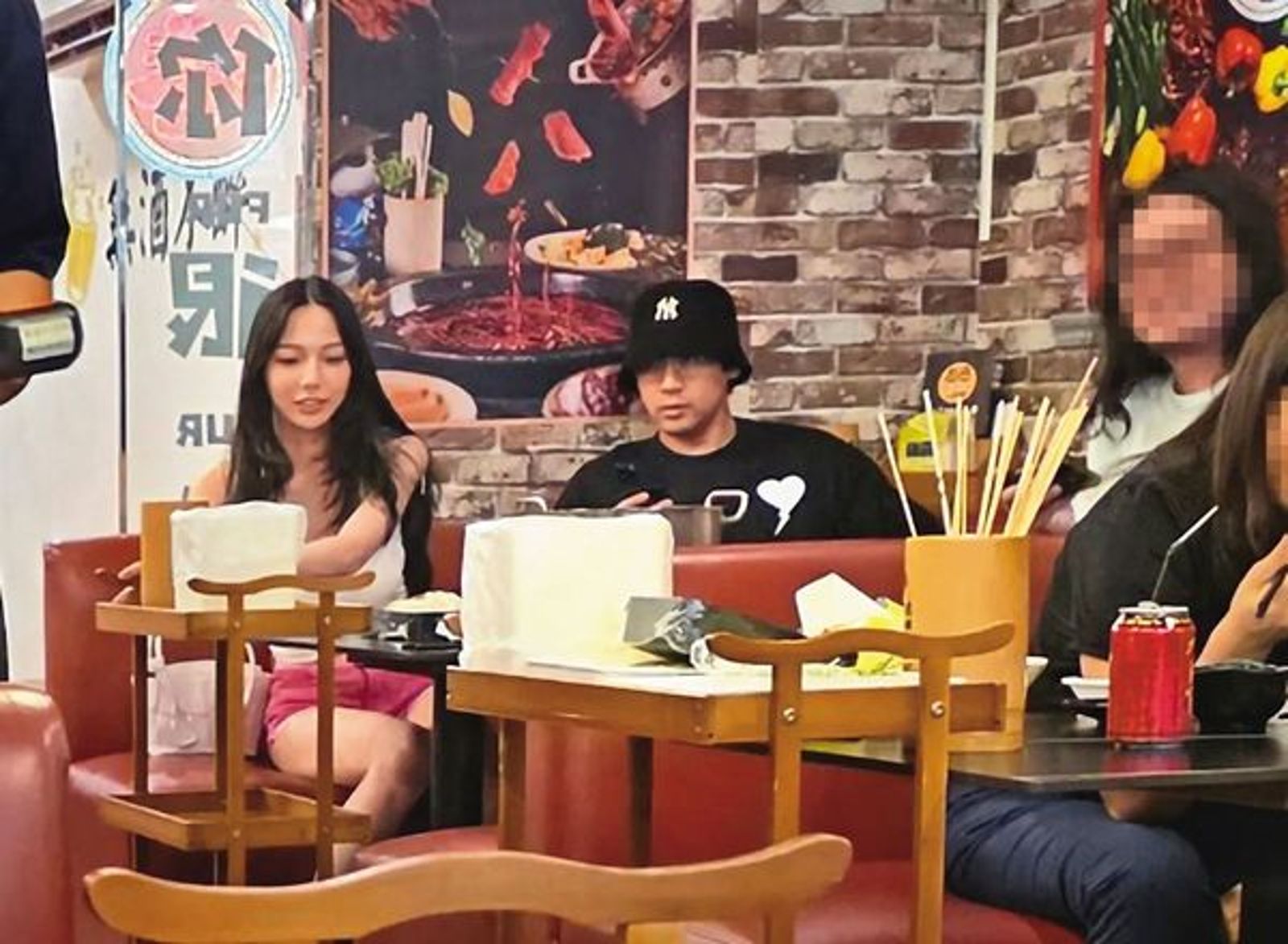 陳零九爆熱戀JKF女郎啾啾 女方遭起底年收500萬演出19禁韓綜