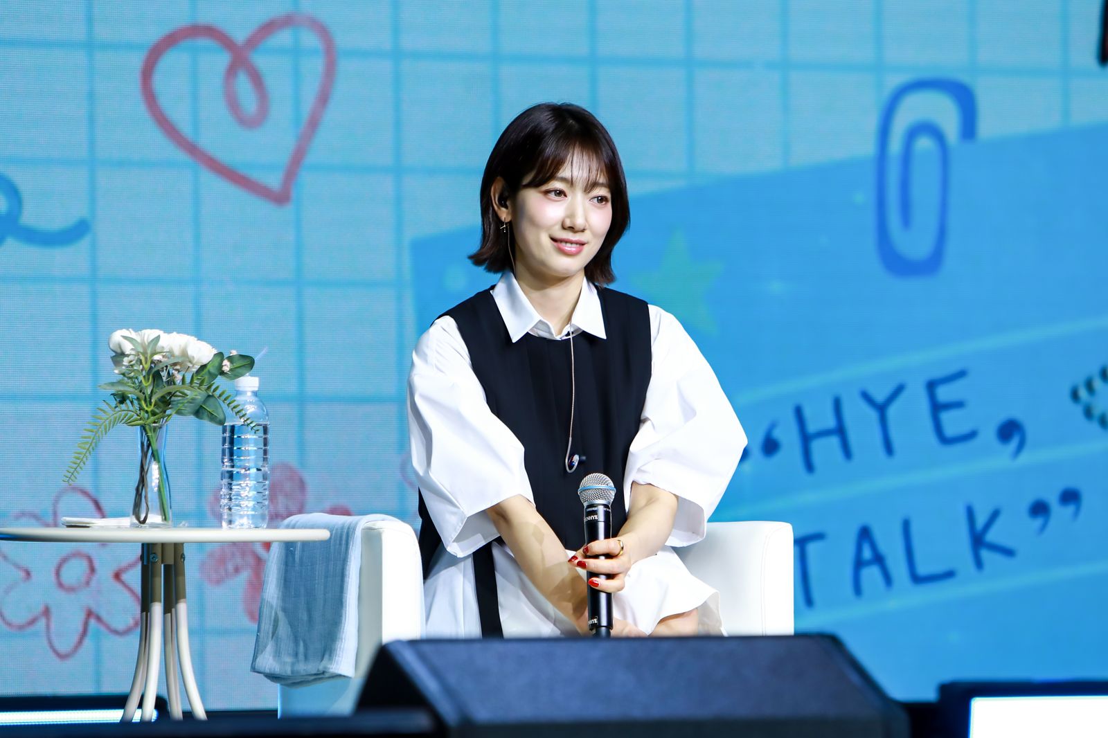 這次見面會以全新企劃「HYE, TALK」由樸信惠主導發想。D-SHOW提供