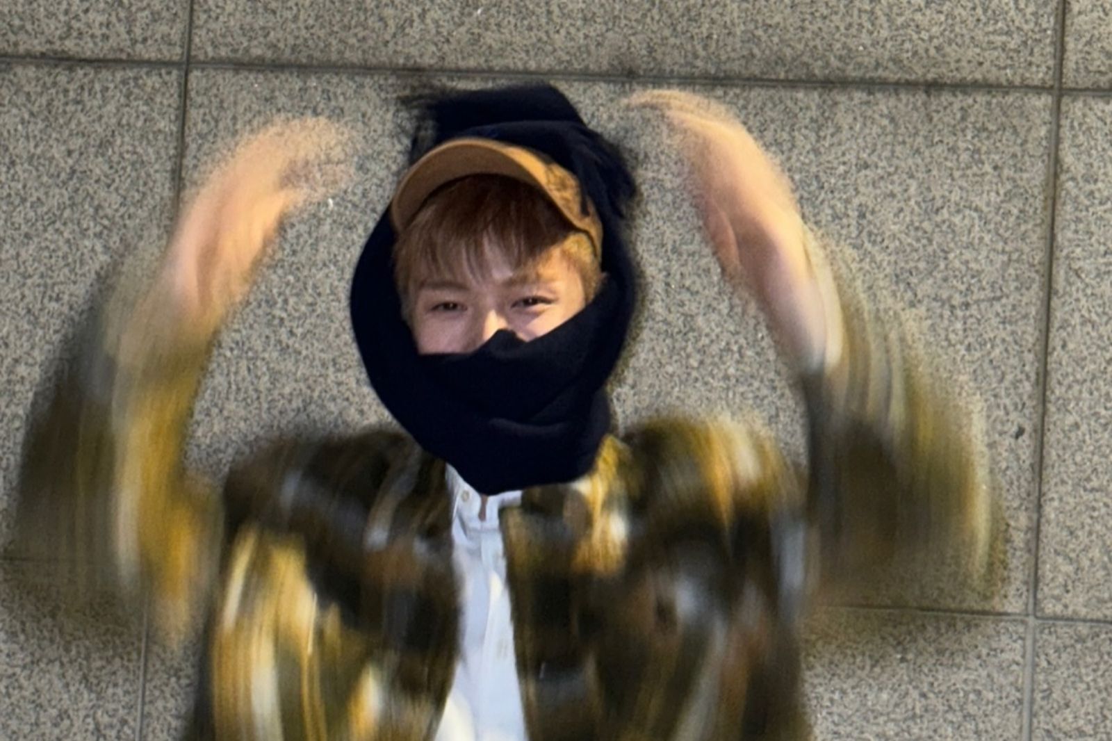 韓團偶像遭爆「與網紅戀愛中」　深夜低調發聲：我該承受所有指責