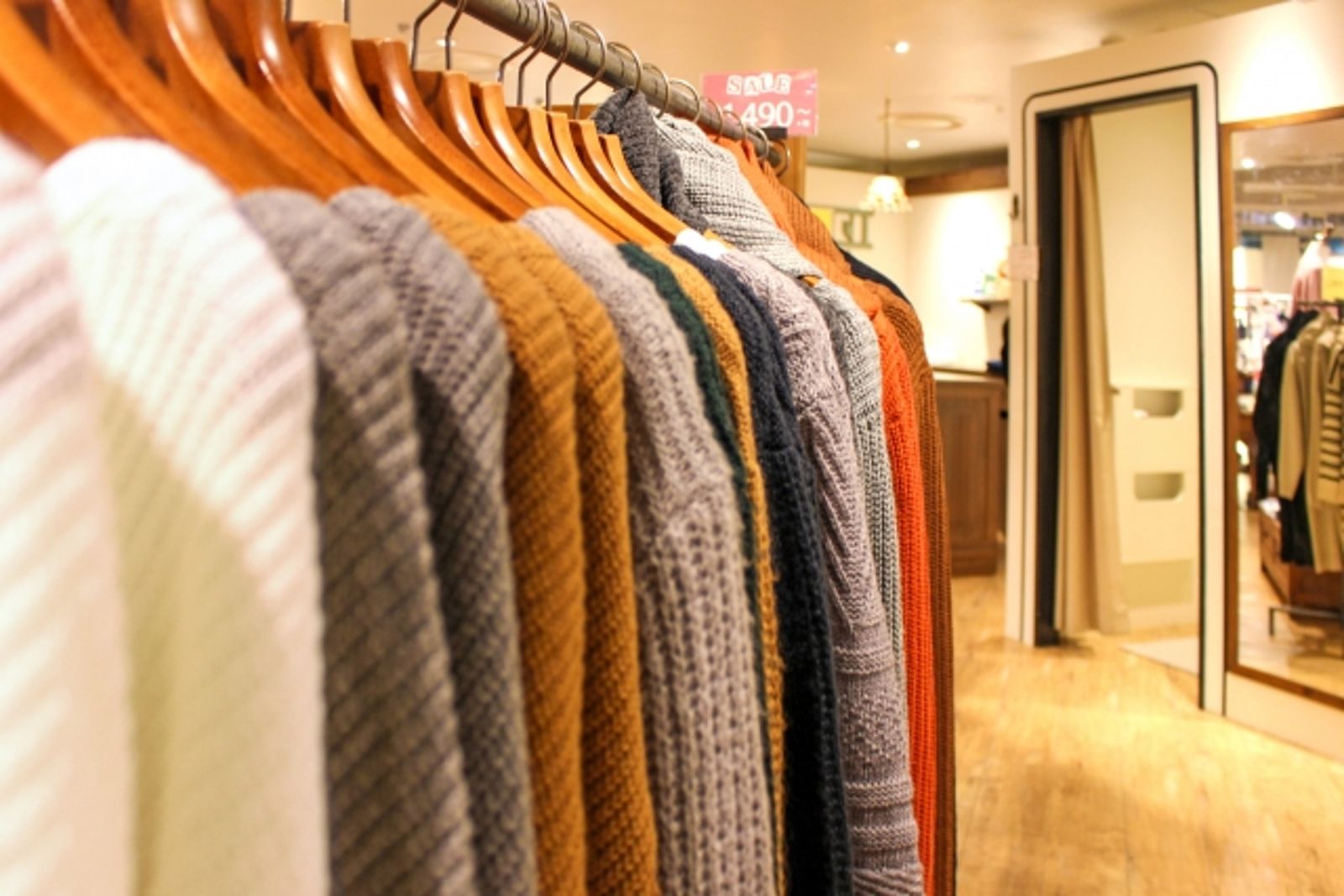 服飾店試穿「這舉動」惹議！店員：自以為貼心實則困擾