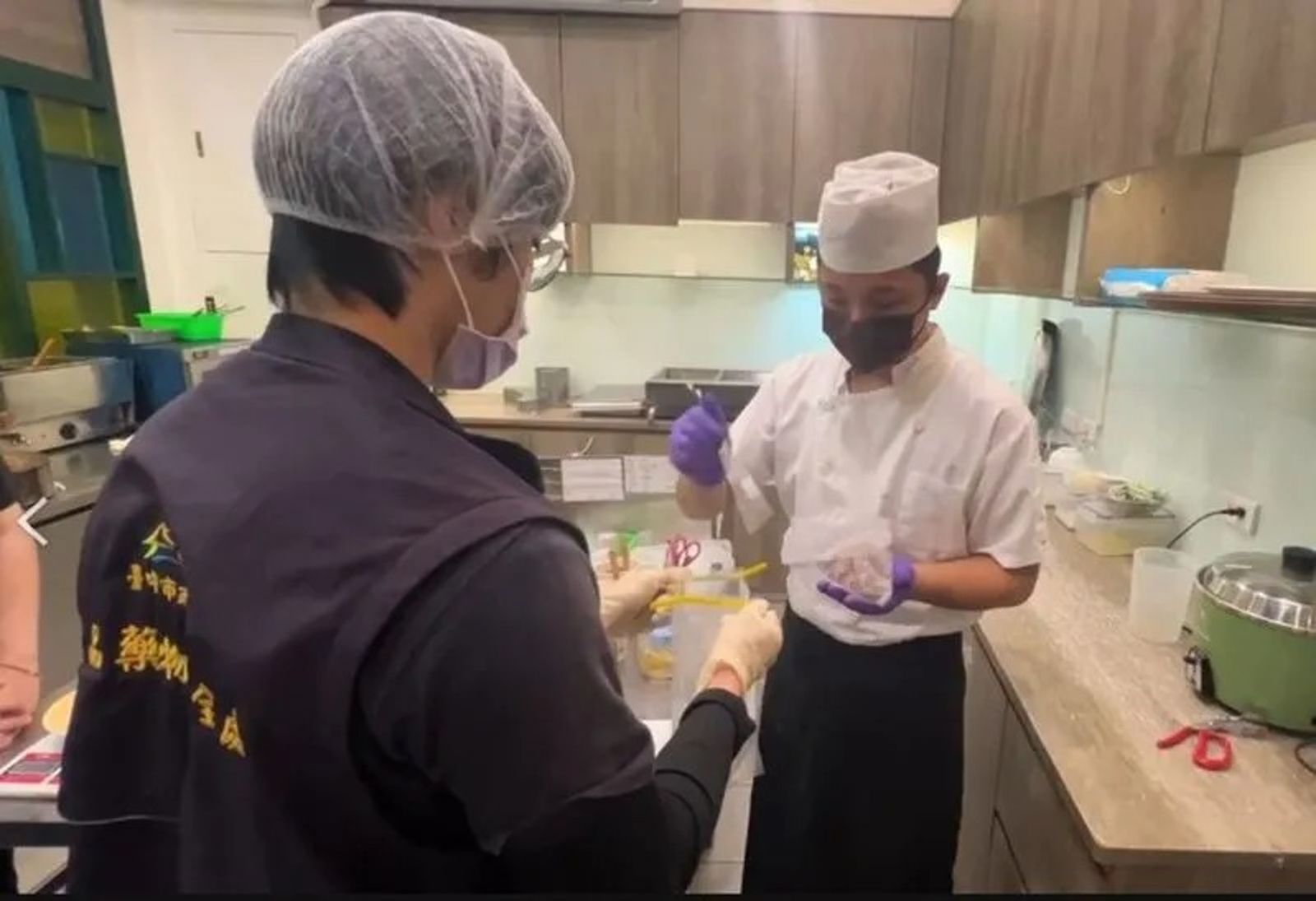 台中港式餐廳爆疑食物中毒！一家7口5人狂拉燒到40度　2歲童染沙門氏菌住院8天