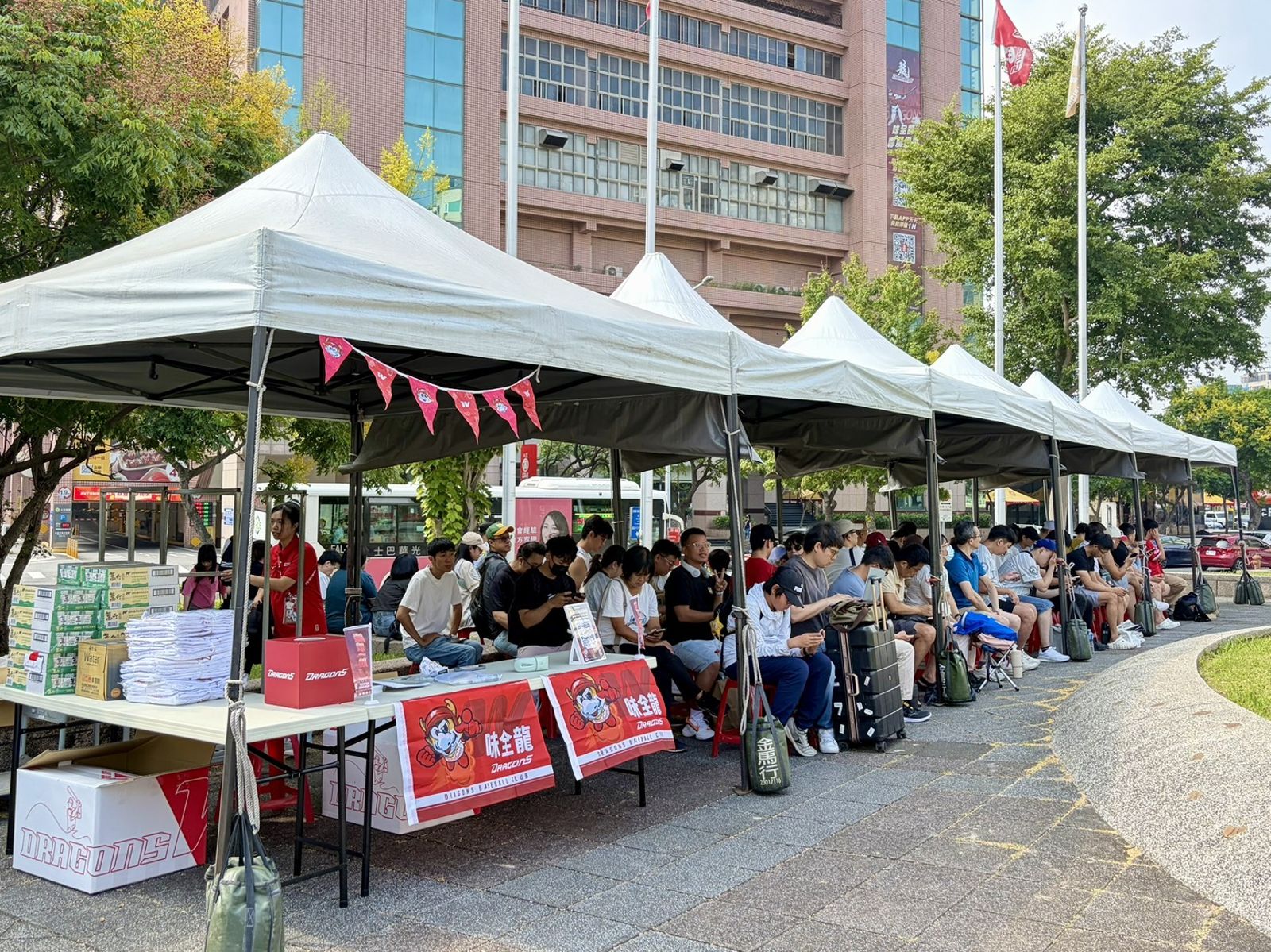 味全龍天母公益捐血邁入第六屆 球迷熱血相挺單日募得365袋熱血