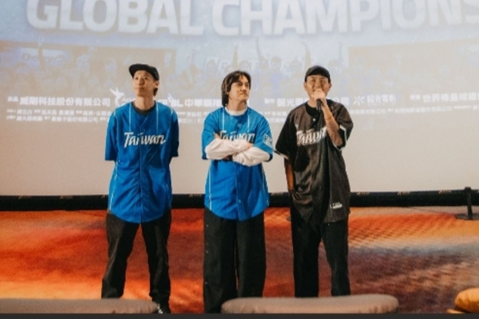 滅火器主唱失守!挺《冠軍之路》竟淚崩4次 鐵漢形象全破功