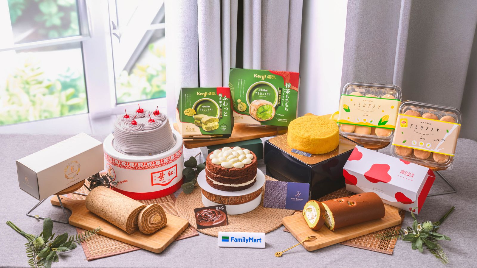 「全家」與蛋糕名店「紅葉」「BAC」「亞尼克」合作,推出經典療癒系蛋糕、甜品。(全家供圖)