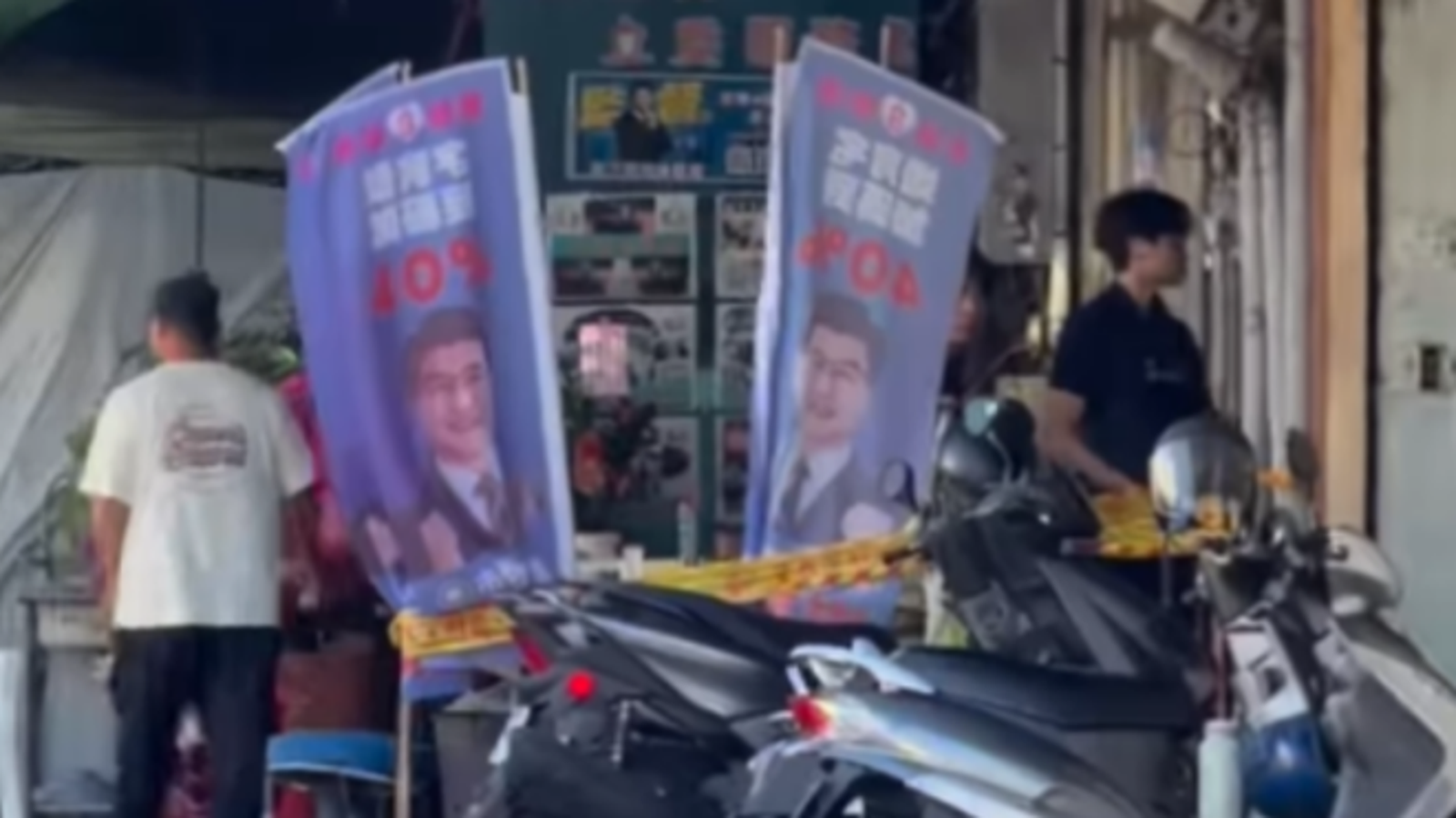 謝龍介服務處門口突冒神秘皮箱,警方急拉封鎖線開箱。讀者提供