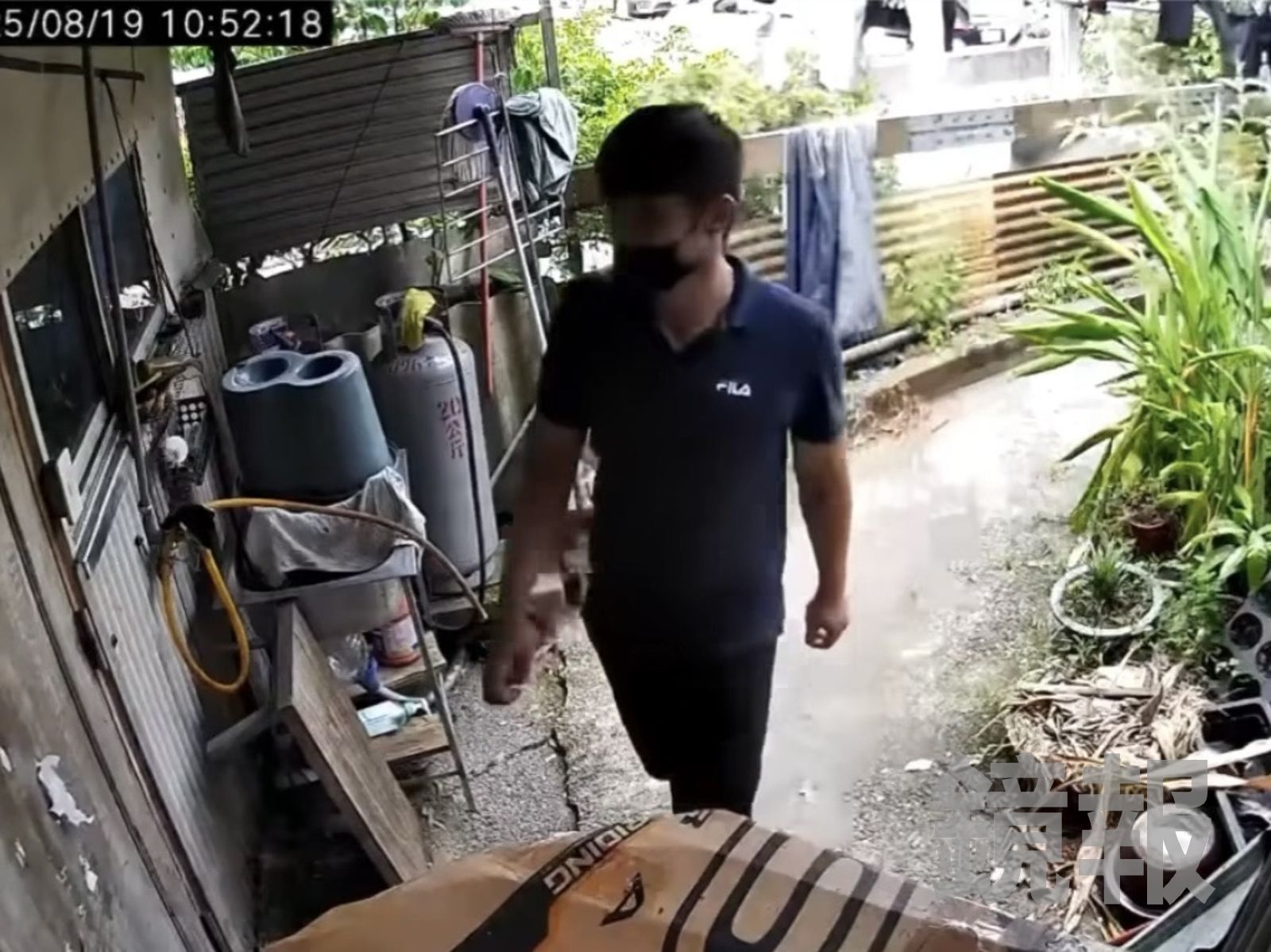 少年光腳狂奔喊「救命」　闖空門陌生人身分竟是「他」