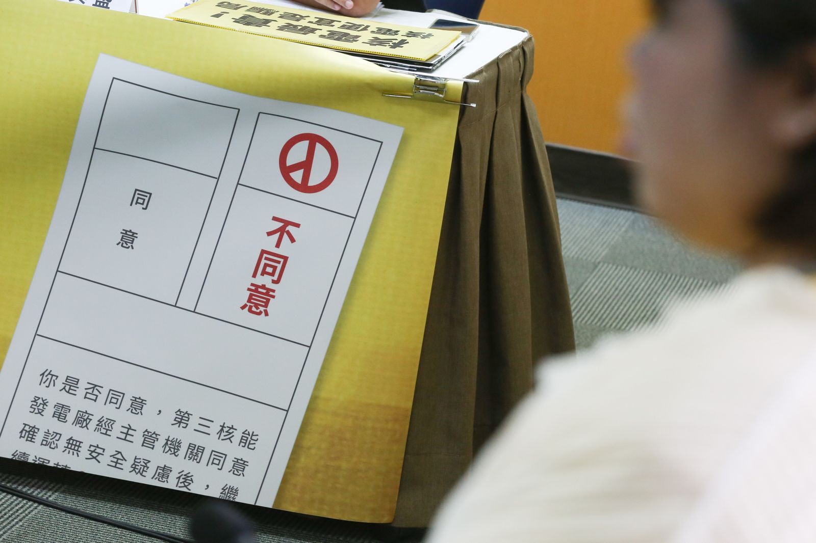 世界不一樣了 不要急著指責對方「髮夾彎」