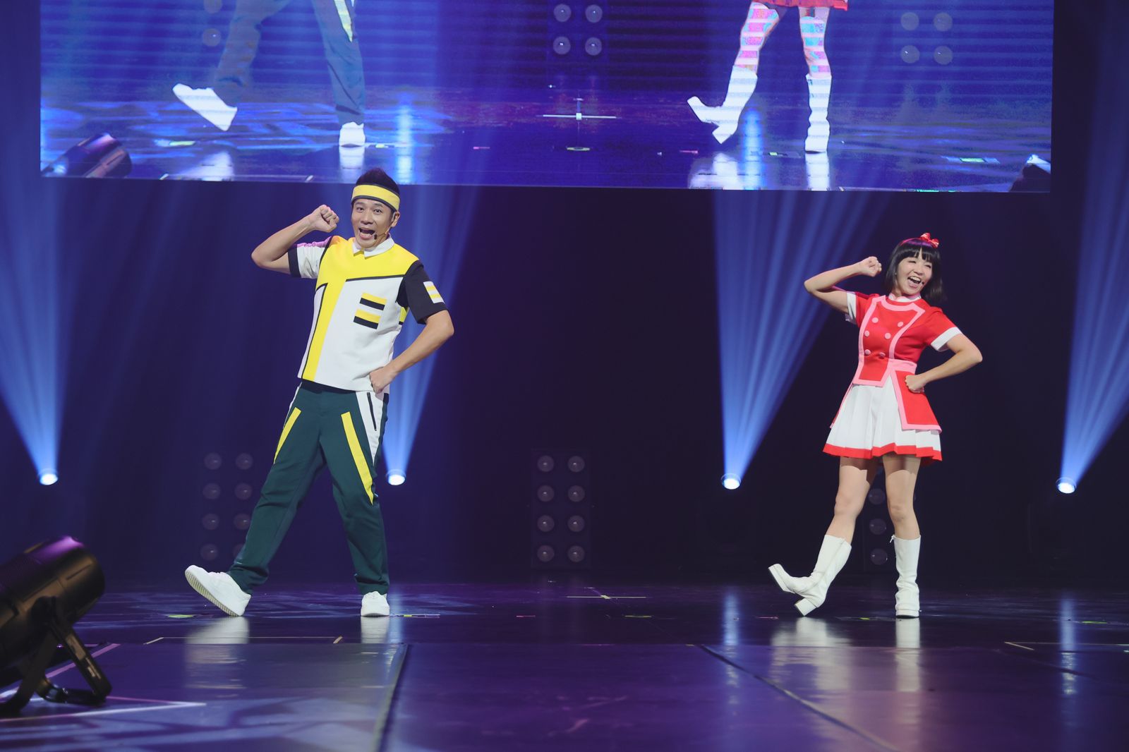 香蕉哥哥與草莓姐姐驚喜登場。B'in Live Entertainment提供