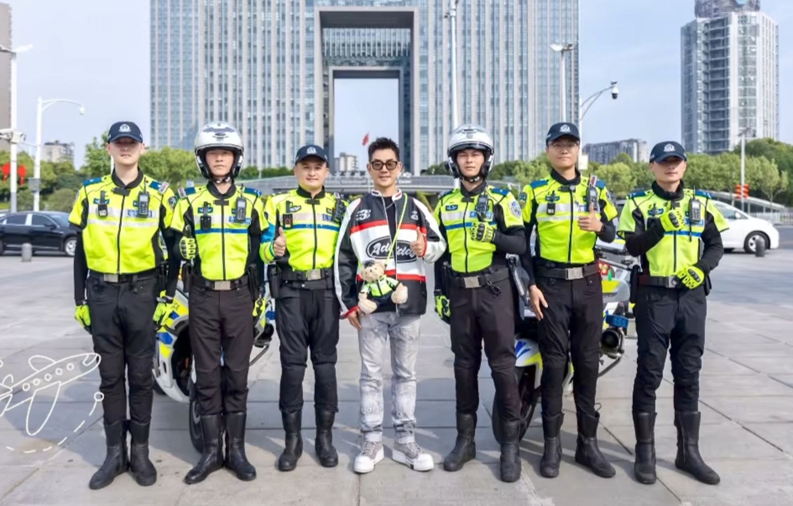 任賢齊否認「買下一條街」後出事了 南京開唱前突遭交警逮捕