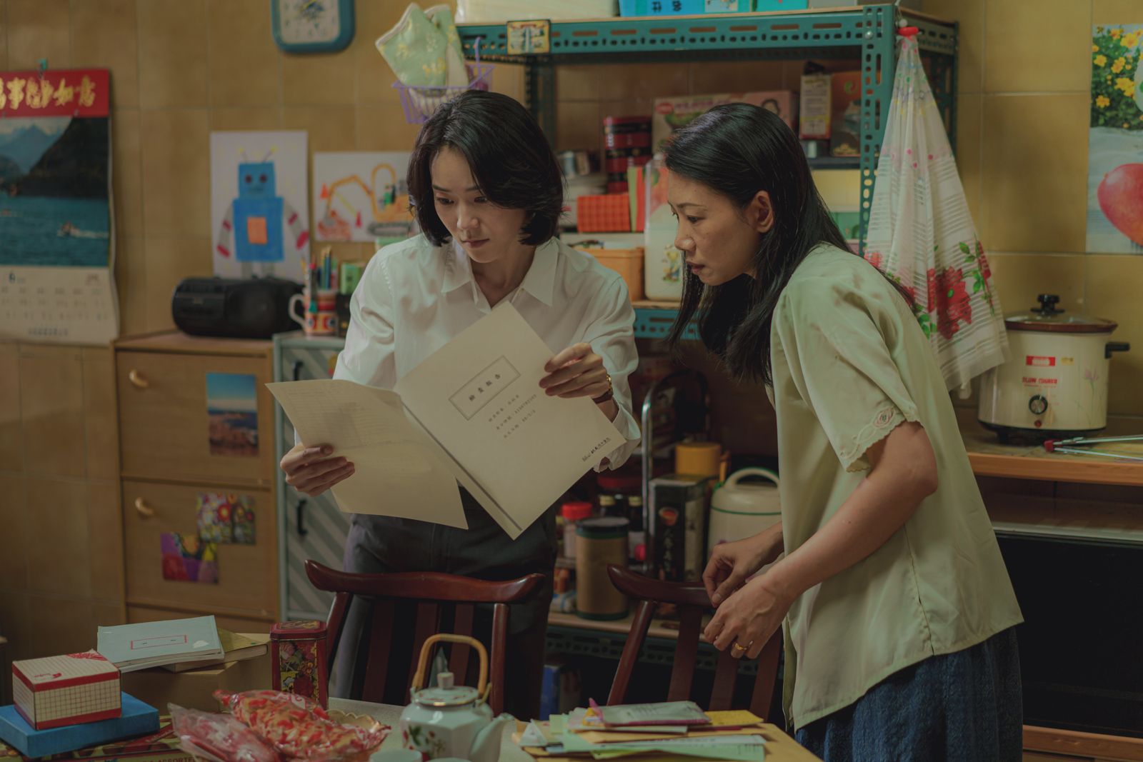 吳奕蓉(右)收放自如的眼淚讓鍾瑶讚嘆不已。客家電視台提供