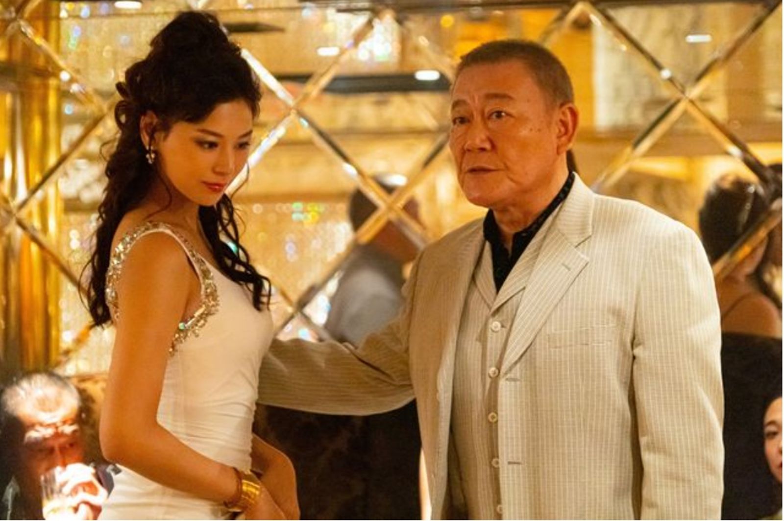 西內麻里亞（左）曾演出在台享知名度的《AV帝王2》。翻攝cinematoday.jp